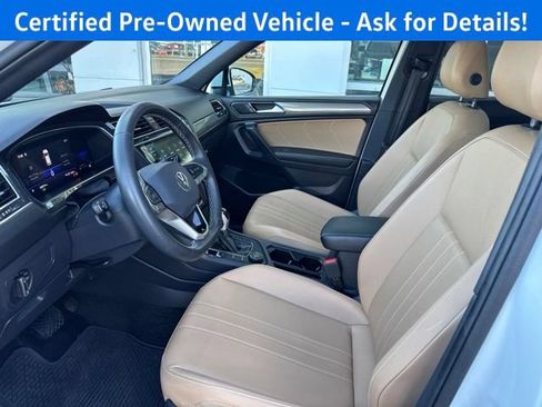 Certified 2024 Volkswagen Tiguan SE w/ Panoramic Sunroof Package AWD/4WD image 11