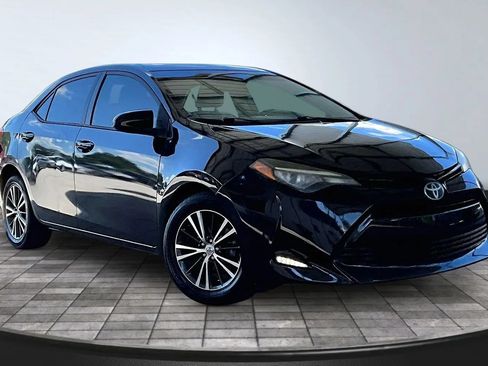 Used 2017 Toyota Corolla LE FWD image 3