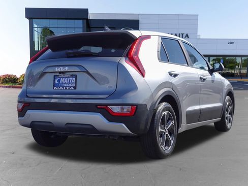 Used 2025 Kia Niro LX FWD image 3