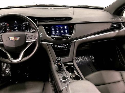 Used 2024 Cadillac XT6 Luxury image 6