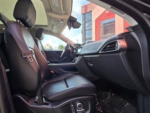 Used 2020 Jaguar F-PACE Premium image 19