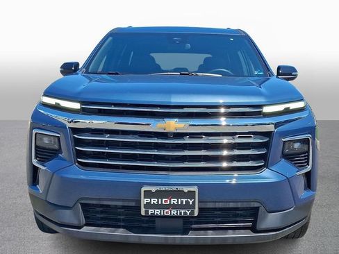Used 2026 Chevrolet Traverse LT AWD/4WD image 2