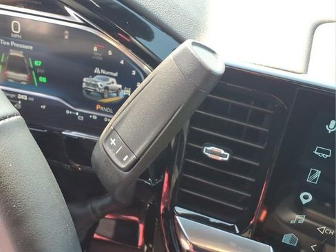 Used 2025 Chevrolet Silverado 2500 LT w/ Convenience Package image 12