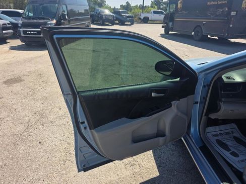 Used 2014 Toyota Camry LE image 6