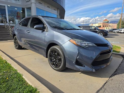 Used 2018 Toyota Corolla LE FWD image 3