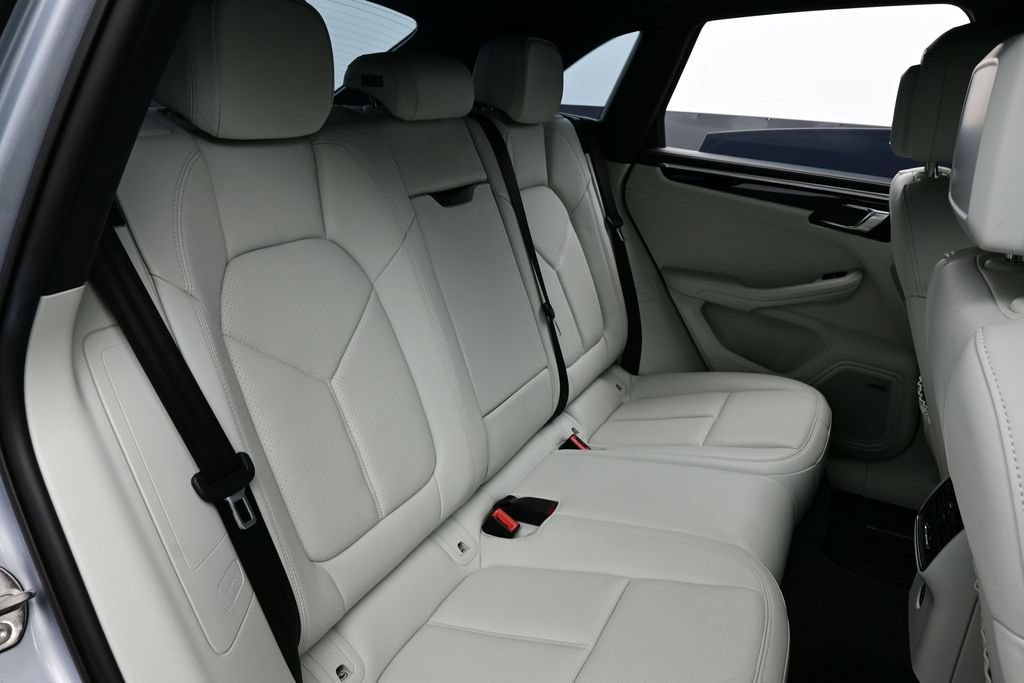Certified 2023 Porsche Macan S AWD/4WD image 17