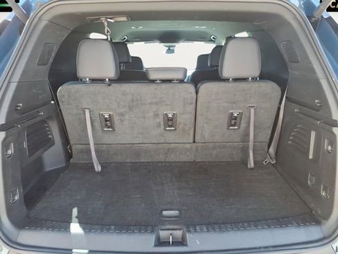 Used 2025 Chevrolet Traverse LT image 28
