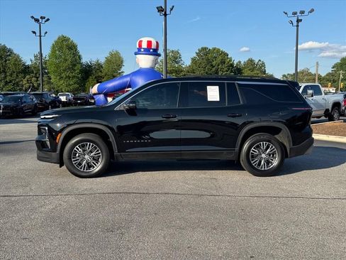 Used 2026 Chevrolet Traverse LT FWD image 6