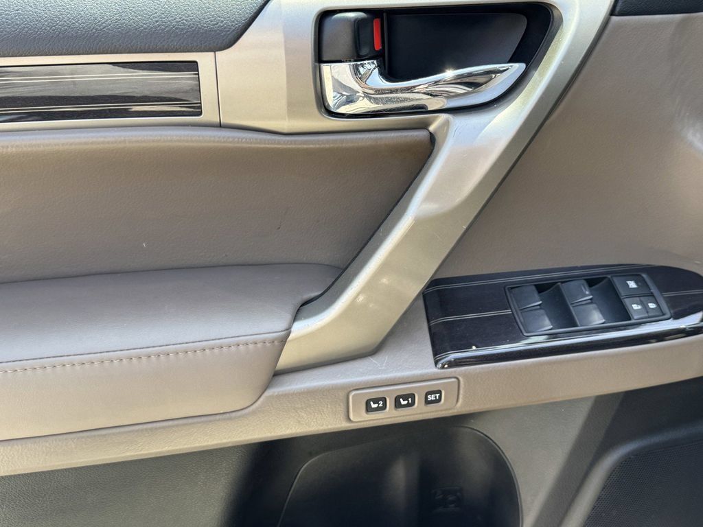 Used 2020 Lexus GX 460 Premium w/ Premium Package AWD/4WD image 14