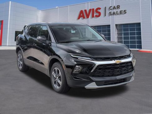 Used 2025 Chevrolet Blazer LT FWD image 3