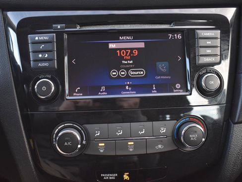 Used 2018 Nissan Rogue S image 29