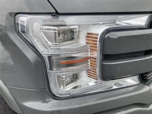 Used 2018 Ford F150 Lariat w/ Equipment Group 502A Luxury image 10