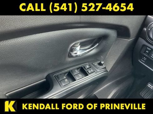 Used 2018 Nissan Titan SV w/ SV Convenience Package AWD/4WD image 10