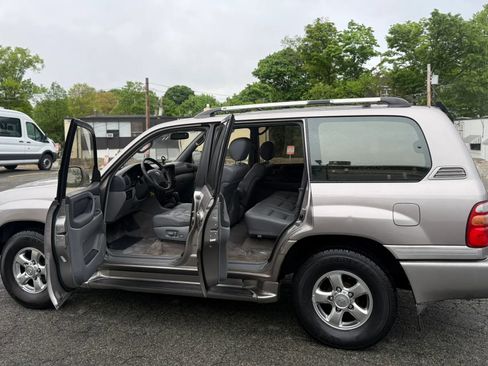 Used 2001 Toyota Land Cruiser AWD/4WD image 10