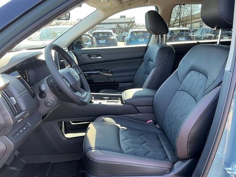 New 2026 Nissan Pathfinder Platinum image 12