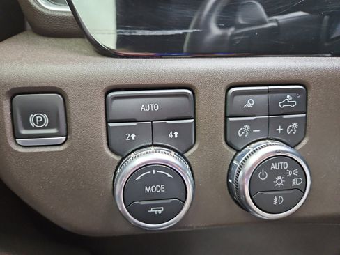 Used 2022 GMC Sierra 1500 SLT AWD/4WD image 16