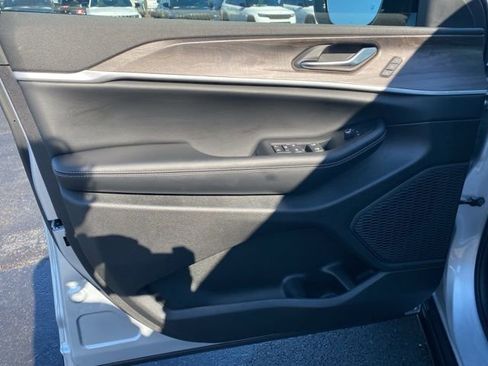 New 2025 Jeep Grand Cherokee Limited image 9