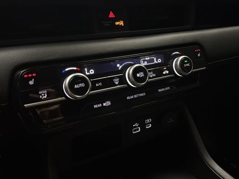 Certified 2023 Honda Pilot Touring image 29