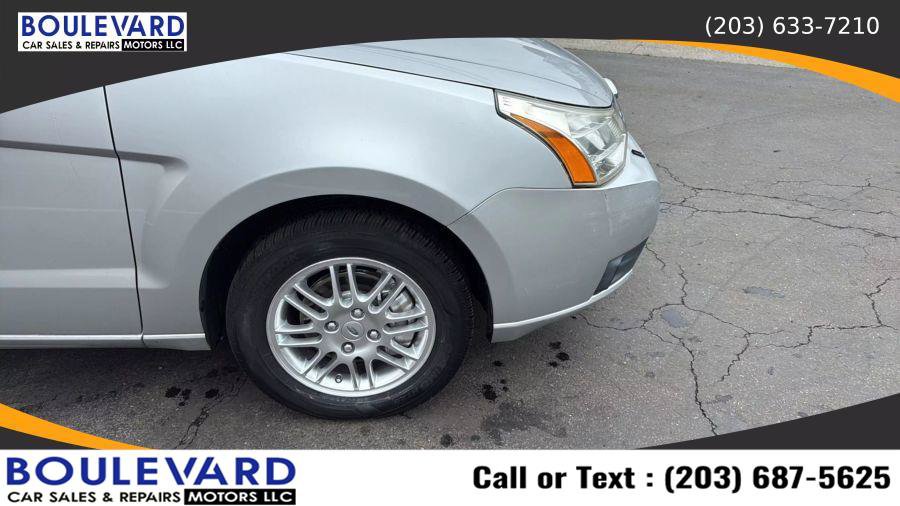 Used 2010 Ford Focus SE FWD image 12