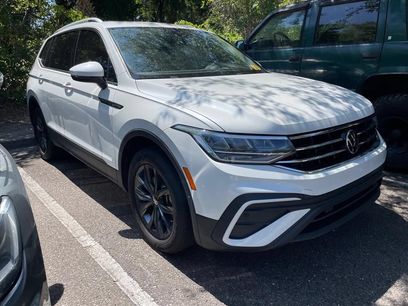 Used 2023 Volkswagen Tiguan SE w/ Panoramic Sunroof Package