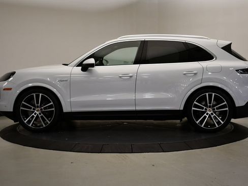 Certified 2026 Porsche Cayenne E-Hybrid AWD/4WD image 2