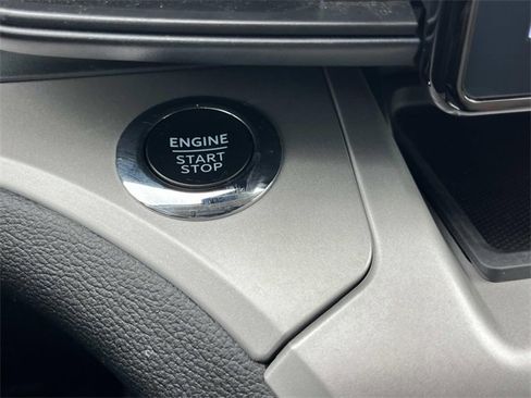 Used 2023 Ford Explorer XLT image 35