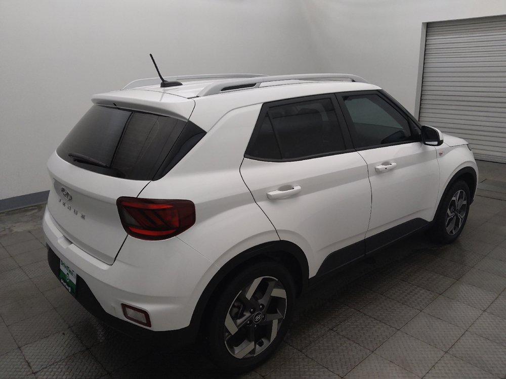 Used 2025 Hyundai Venue SEL FWD image 9