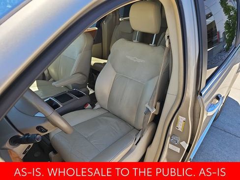 Used 2008 Chrysler Town & Country Limited w/ Entertainment Group #3 FWD image 10