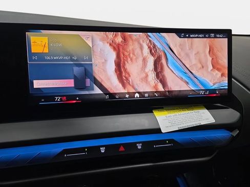 Certified 2025 BMW X3 xDrive30i w/ Premium Package image 17