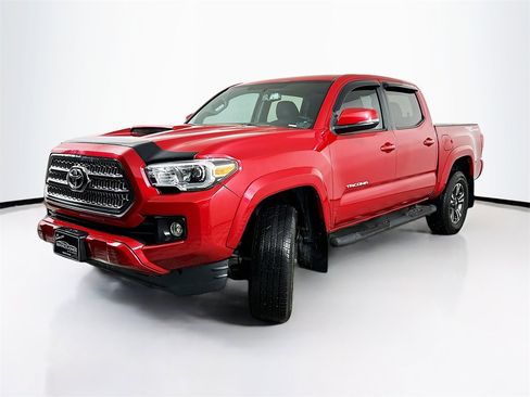 Used 2017 Toyota Tacoma TRD Sport image 2