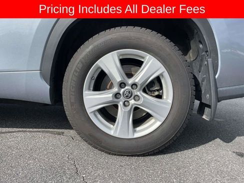 Used 2021 Toyota Highlander LE AWD/4WD image 9