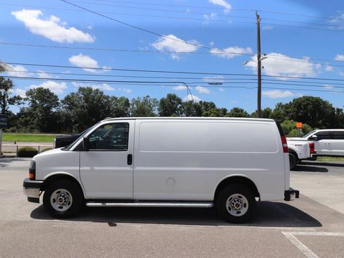 Used 2024 GMC Savana 2500 w/ Driver Convenience Package RWD image 9