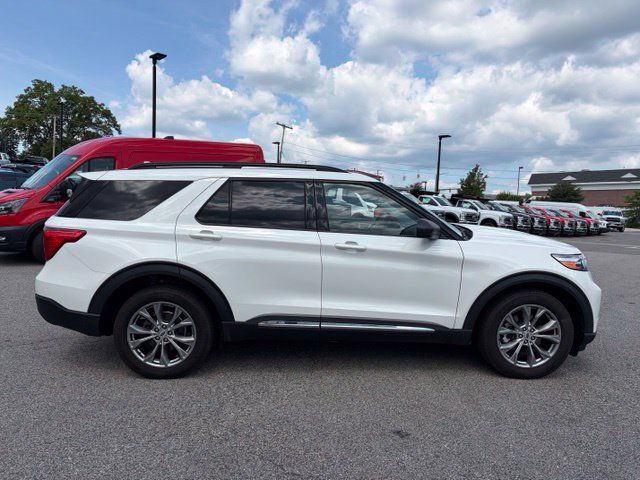 Certified 2022 Ford Explorer XLT w/ Equipment Group 202A AWD/4WD image 2