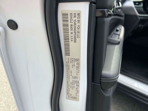 Used 2023 Jeep Grand Cherokee Laredo AWD/4WD image 22