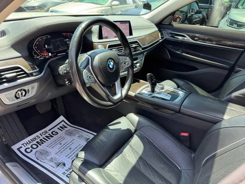 Used 2022 BMW 740i w/ Premium Package RWD image 11