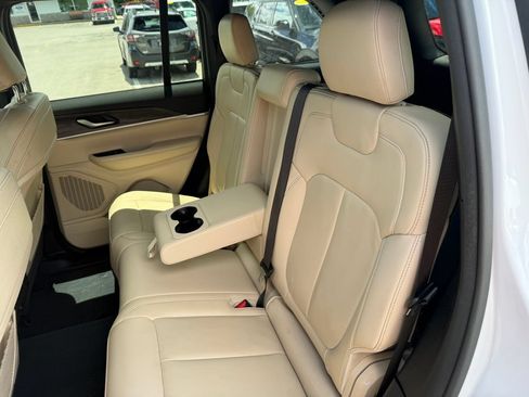 Used 2023 Jeep Grand Cherokee Limited AWD/4WD image 35