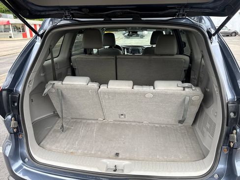 Used 2019 Toyota Highlander LE AWD/4WD image 36