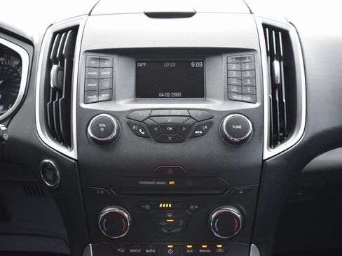Used 2017 Ford Edge SEL image 18