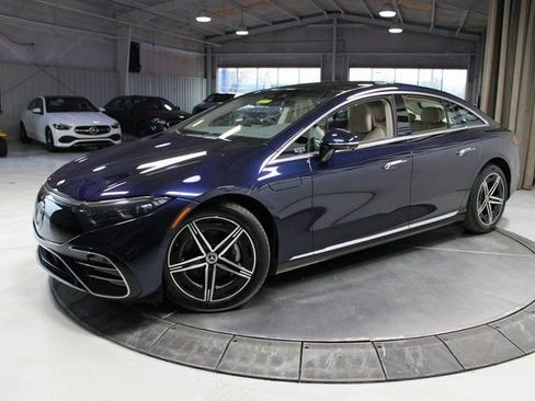 Used 2023 Mercedes-Benz EQS 580 4MATIC Sedan image 3