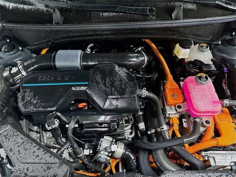 Used 2023 Kia Sportage LX image 9