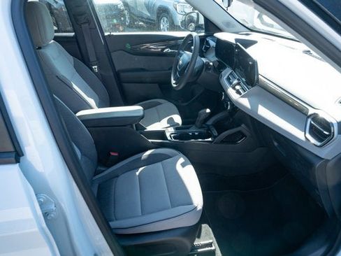 Used 2025 Chevrolet TrailBlazer LT FWD image 38
