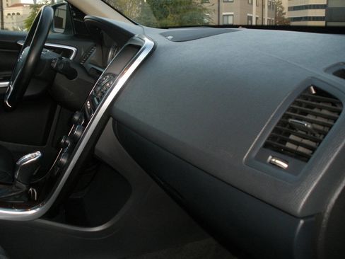 Used 2013 Volvo XC60 T6 image 24