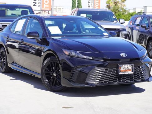 Used 2025 Toyota Camry SE w/ Convenience Package AWD/4WD image 2