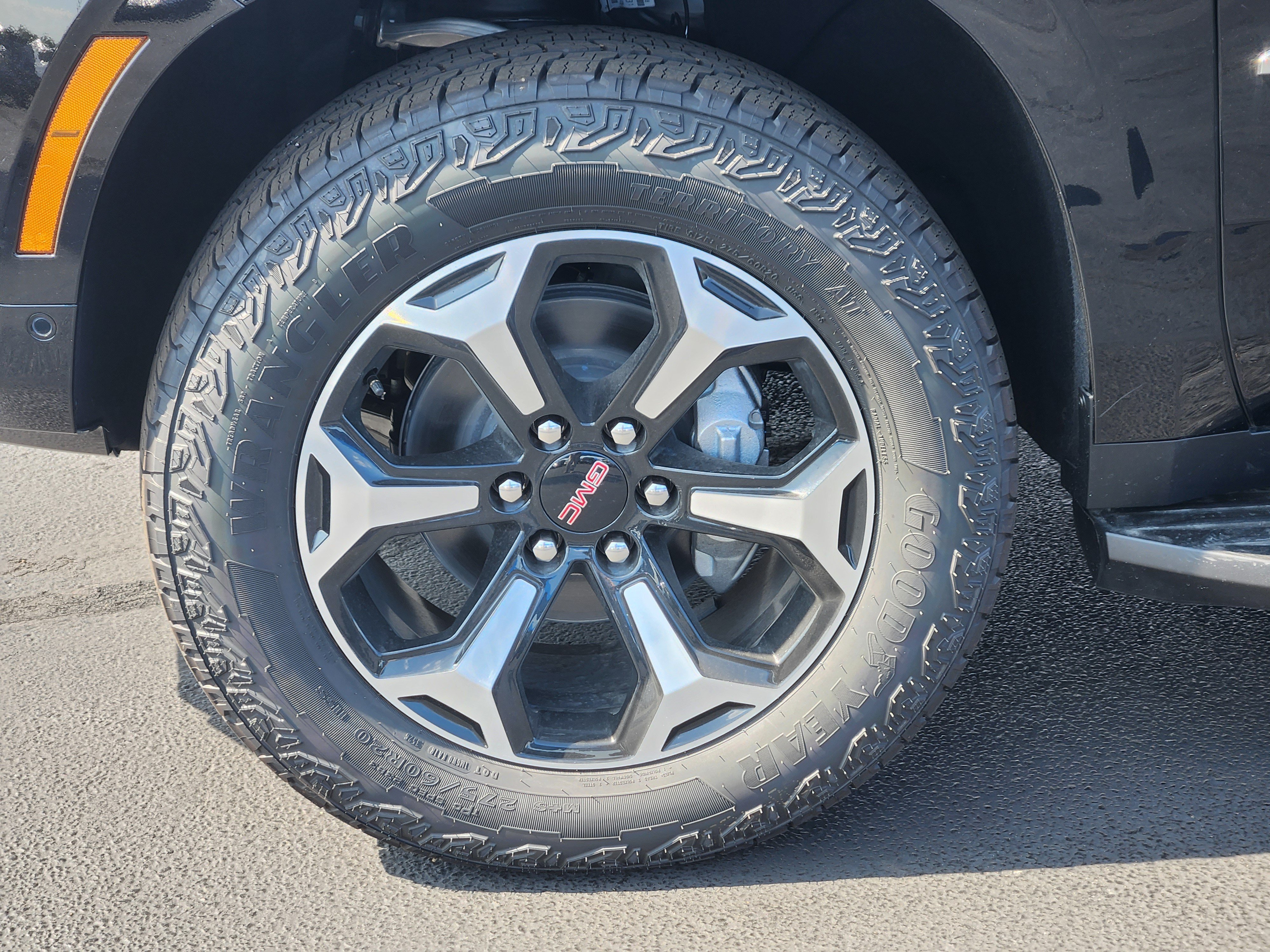 New 2027 GMC Yukon AT4 w/ Technology Package AWD/4WD image 8