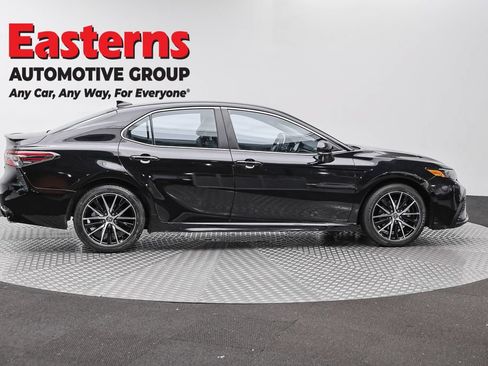 Used 2023 Toyota Camry SE FWD image 4
