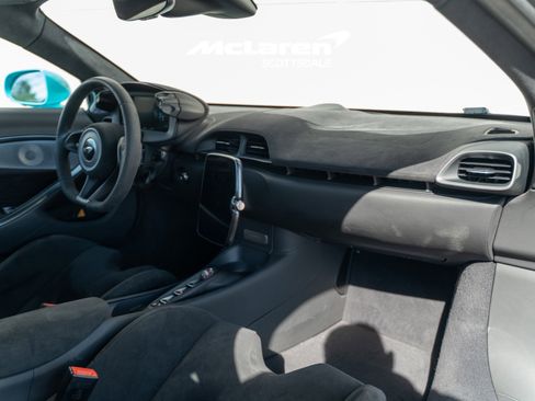 Used 2024 McLaren Artura image 28