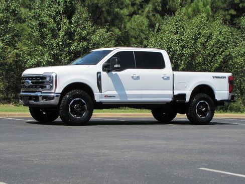 Used 2025 Ford F250 Lariat w/ Tremor Off-Road Package AWD/4WD image 3