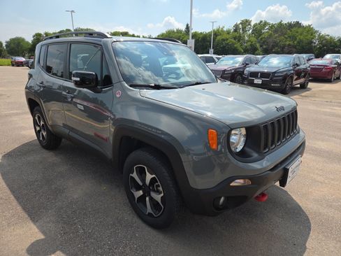 Used 2022 Jeep Renegade Trailhawk AWD/4WD image 9