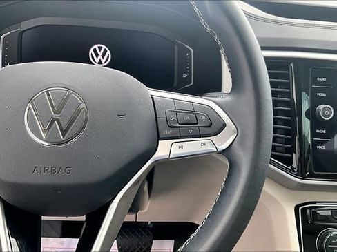 Used 2023 Volkswagen Atlas SE w/ Black Wheel Package FWD image 11