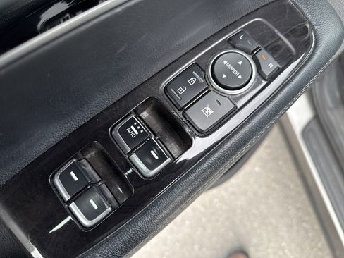 Used 2017 Kia Sorento LX w/ LX Convenience Package image 16